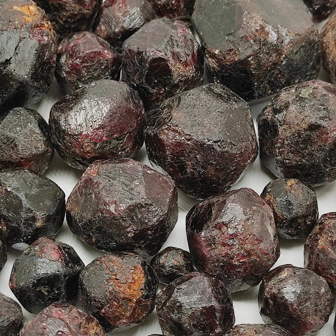 Goli Garnet Rough for Strength and Passion – Enhances Vitality, Energy, and Emotional Healing #Garnet #Strength #Passion #EnergyHealing #CrystalHealing
