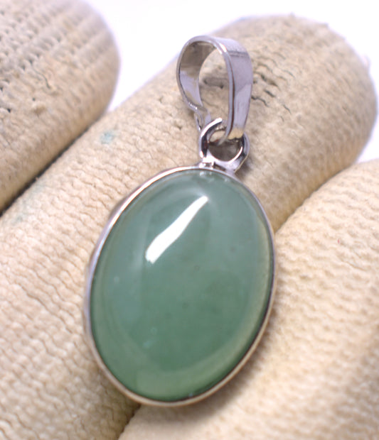 Beautiful Green Aventurine Oval Shape Locket, {Weight - 3.30 Gram}