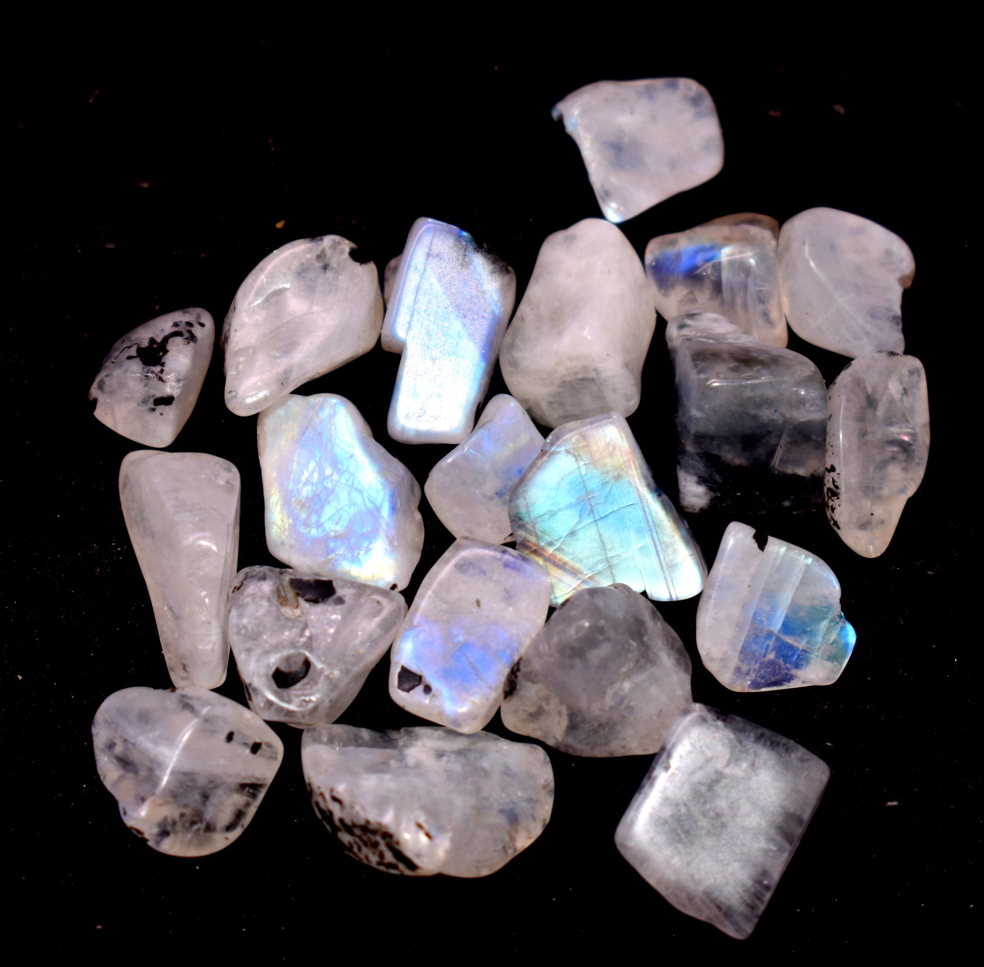 Rainbow Moonstone Polish Rough – Enhances Intuition, Emotional Balance, and Spiritual Awareness #RainbowMoonstone #Intuition #EmotionalBalance #CrystalHealing #NaturalGemstone