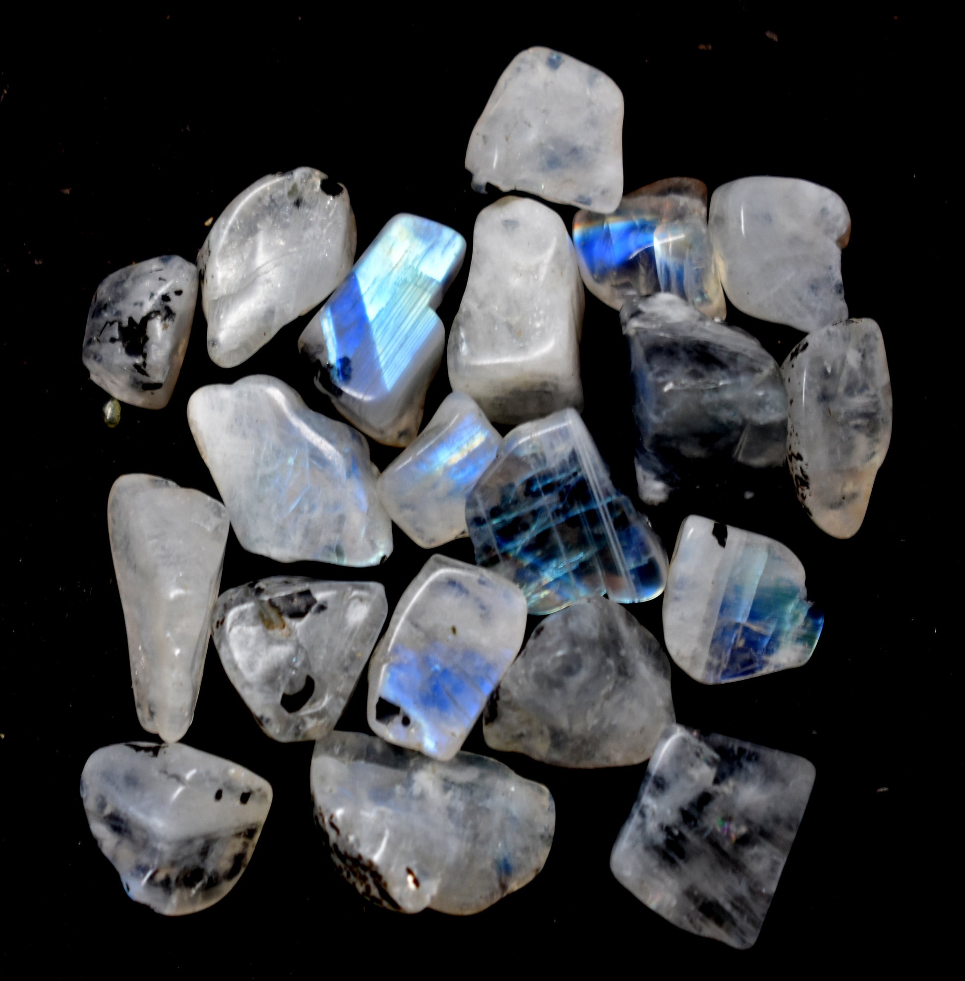 Rainbow Moonstone Polish Rough – Enhances Intuition, Emotional Balance, and Spiritual Awareness #RainbowMoonstone #Intuition #EmotionalBalance #CrystalHealing #NaturalGemstone