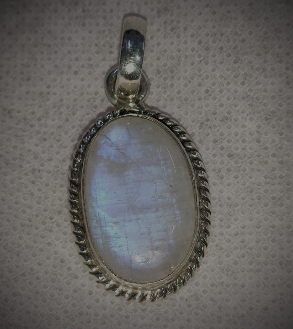 Rainbow Moonstone Silver Pendant for intuition, healing, and spiritual growth #RainbowMoonstone #SilverPendant #HealingJewelry #Intuition #SpiritualGrowth #CrystalHealing #MoonstoneJewelry #HealingCrystals #ChakraHealing #PositiveEnergy #GemstoneJewelry #MysticEnergy #BalanceAndHarmony