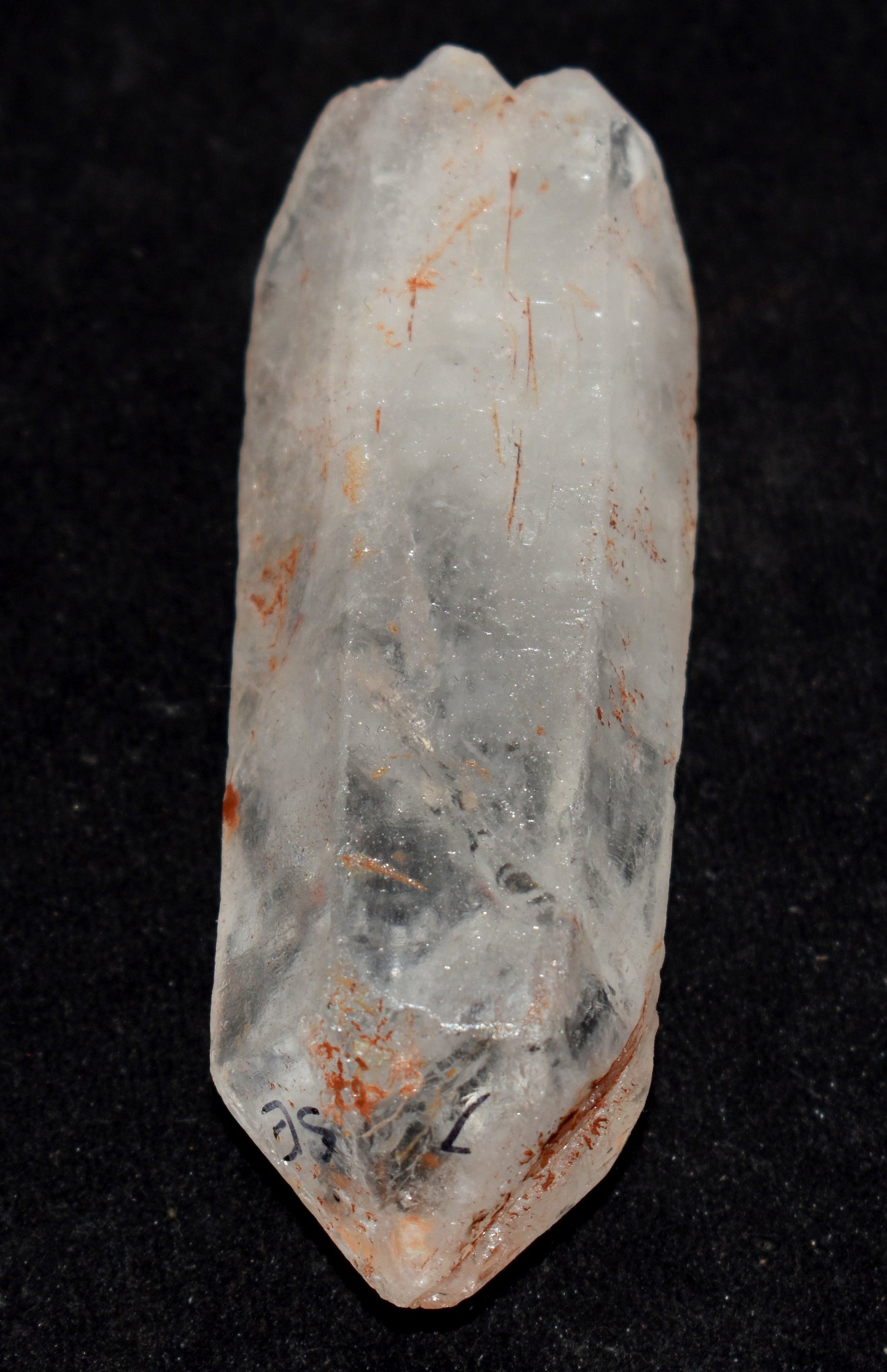 Raw Quartz Crystal Points perfect for meditation and aura cleansing, promoting peace and balance. #Quartz #Meditation #AuraCleansing #CrystalHealing #Spiritual