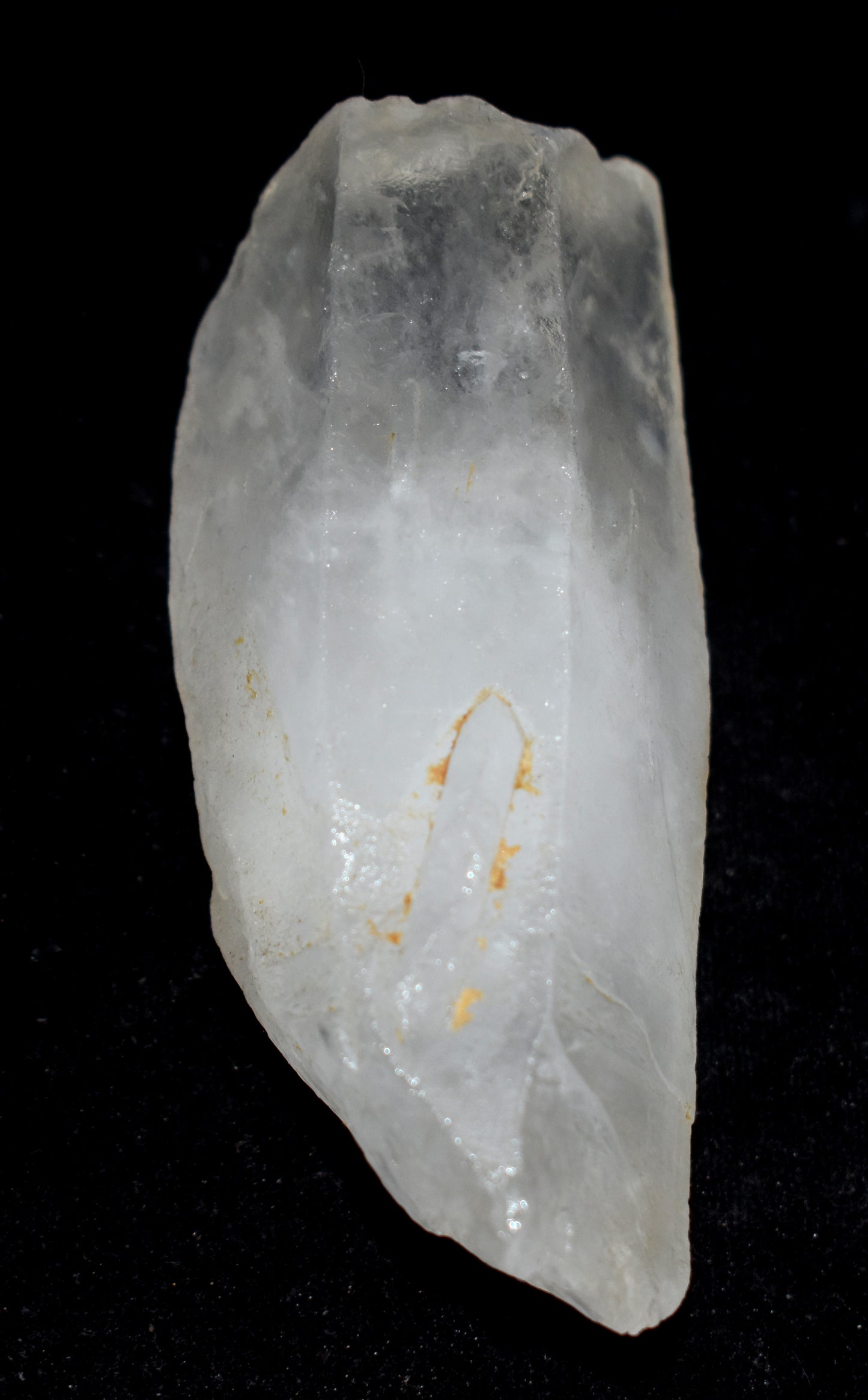  Raw Quartz Crystal Points that amplify healing energy and support spiritual growth. #Quartz #HealingEnergy #SpiritualGrowth #Crystal #Energy