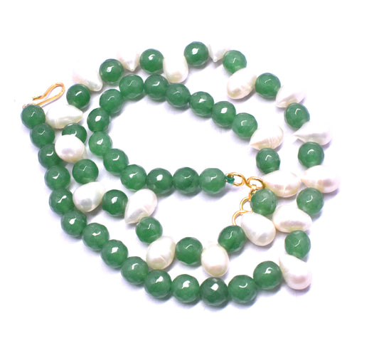 This elegant necklace features Green Aventurine and Pearl Mix beads (7.5mm to 8x13mm) with a secure lock closure.
 #GreenAventurineNecklace #PearlMixJewelry #GemstoneJewelry #ElegantNecklace #HealingCrystals #FashionJewelry






