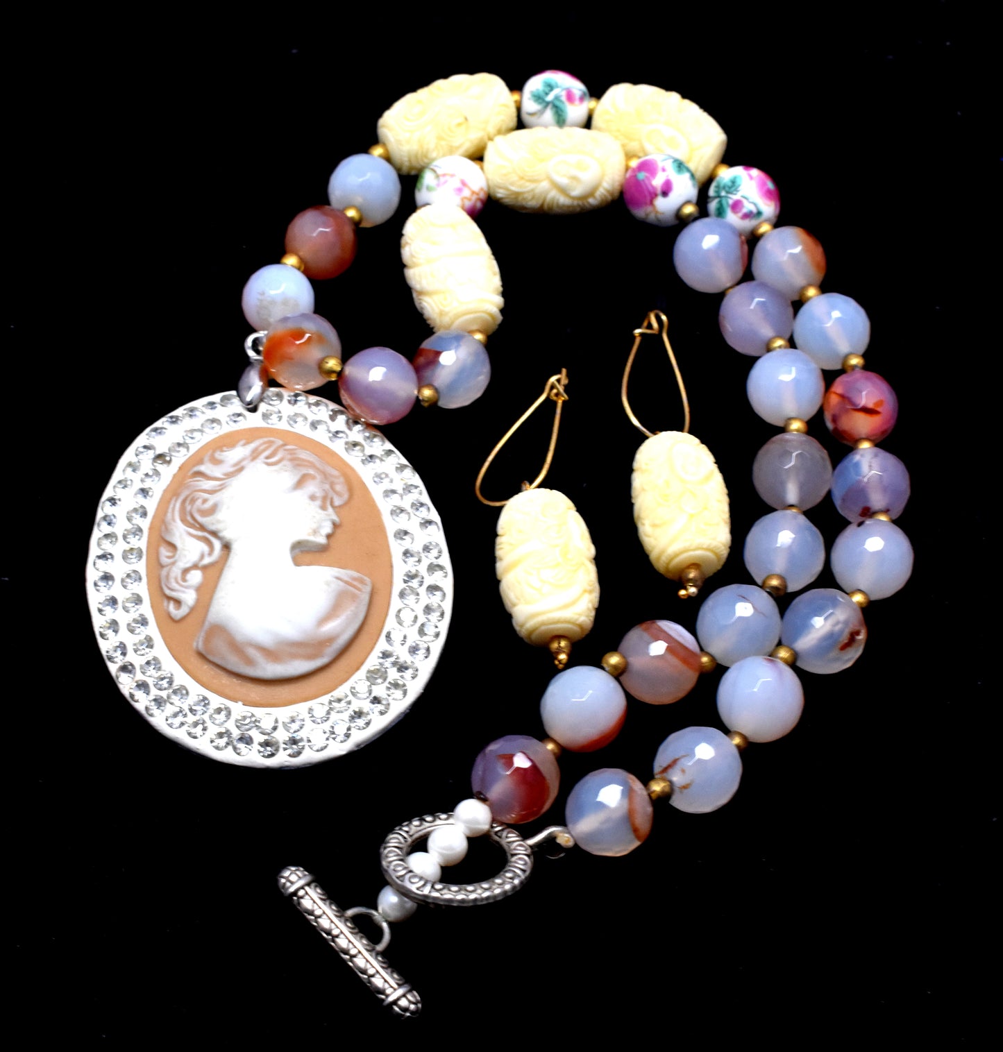 This stunning set features round faceted beads (10mm to 12x20mm) with a pendant necklace and matching earrings.
 #FacetedBeadSet #PendantNecklace #EarringSet #GemstoneJewelry #ElegantJewelry #FashionJewelry
